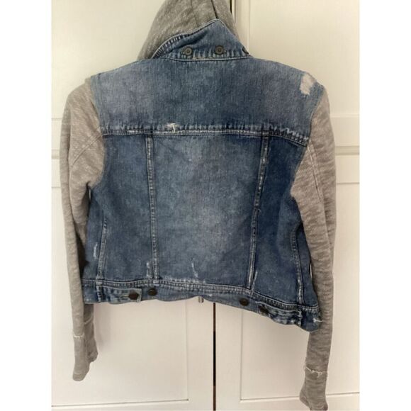 Free People Distressed Denim Jean Jacket Sz XS   Knit Sleeves Removable Hoodie - Picture 5 of 12